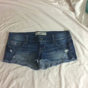 Hollister Denim distressed shorts 9 W 29